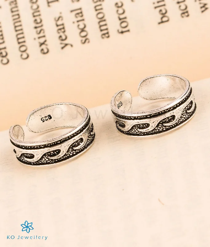 ladies-initial-gold-rings-The Waves Silver Toe-Rings