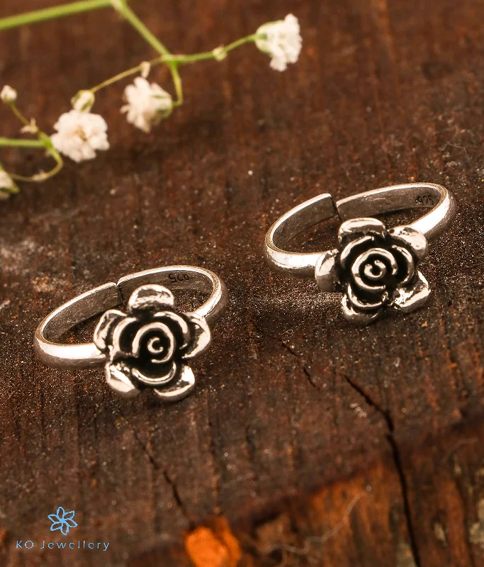 ladies-modern-rings-The Rose Silver Toe-Rings