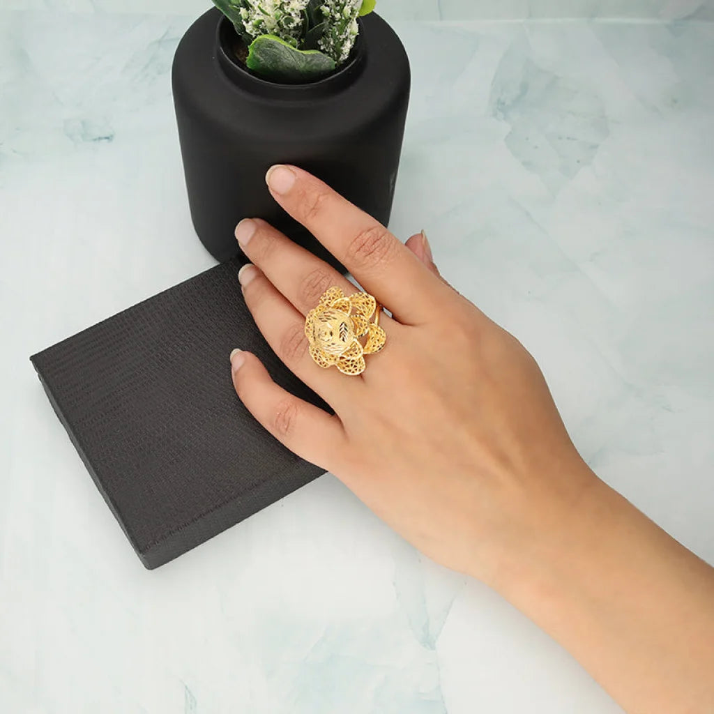 ladies-minimalist-gold-rings-Gold Flower Shaped Ring 21KT - FKJRN21K5602