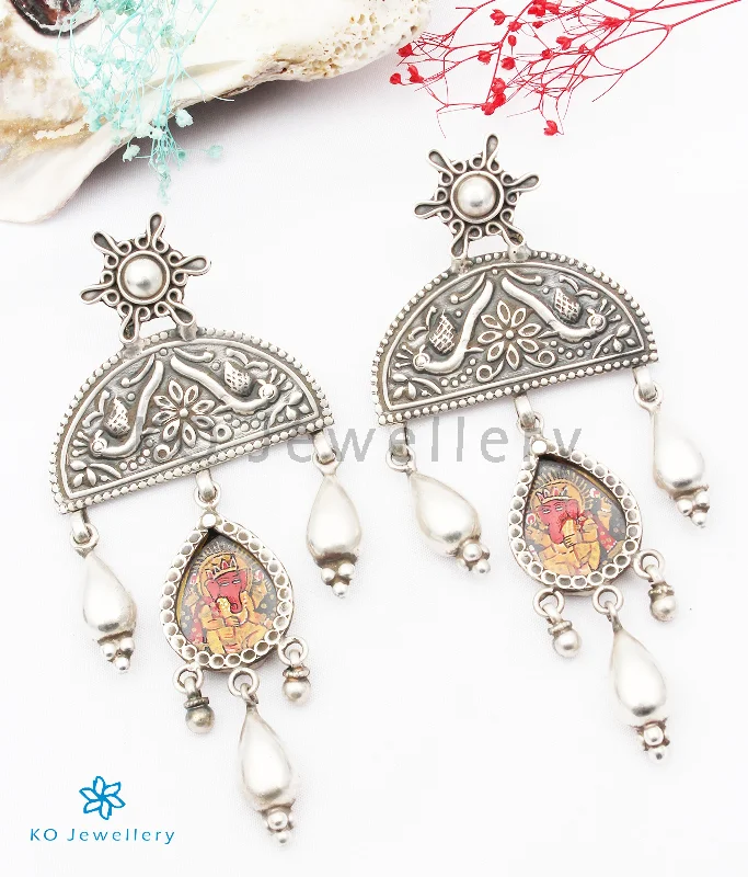 ladies-ethnic-pearl-earrings-The Dvijapriya Silver Ganesha Earrings