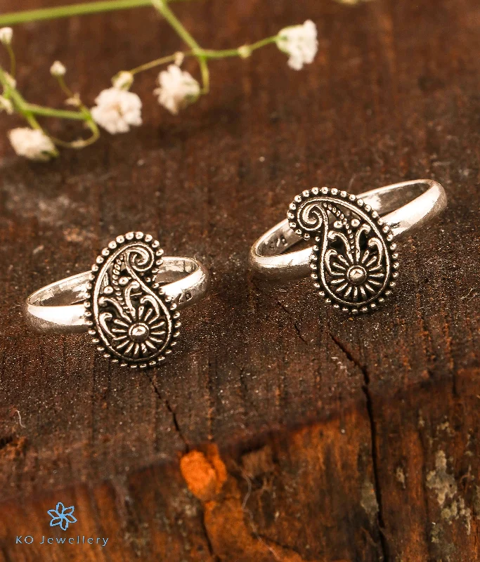 ladies-round-rings-The Pretty Paisley Silver Toe-Rings