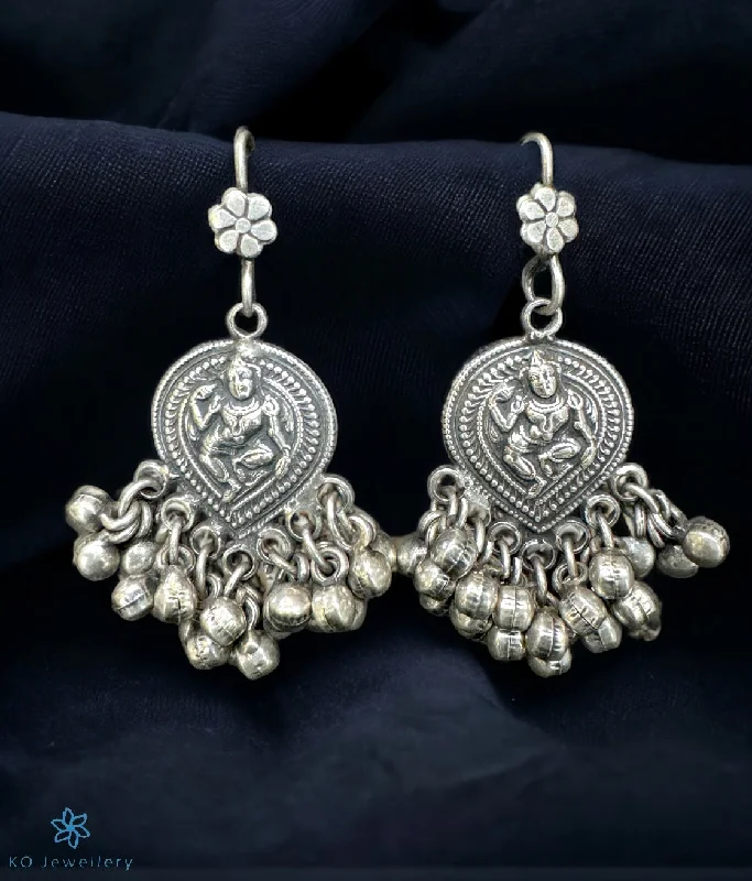 ladies-luxury-gold-earrings-The Hemangini Silver Earrings