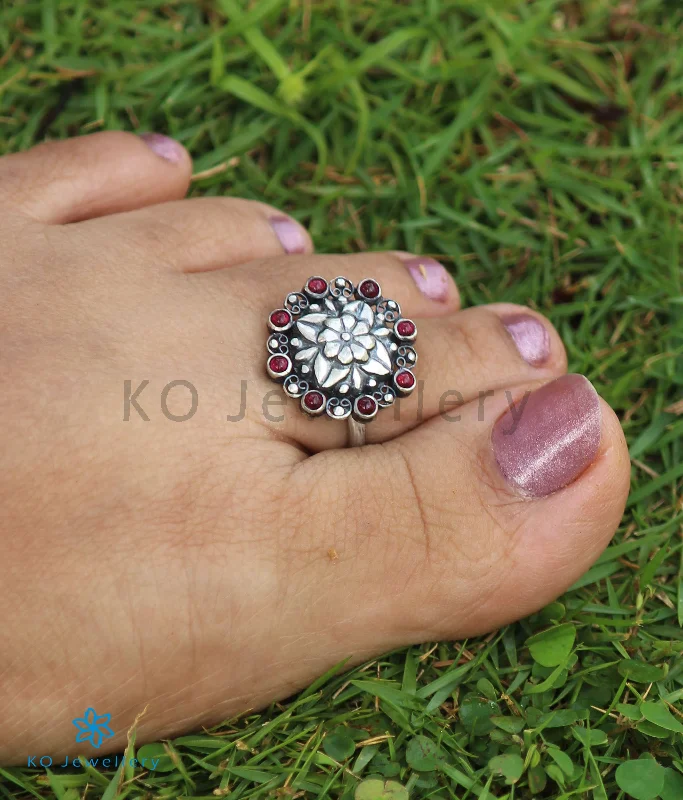 ladies-simple-diamond-rings-The Aamod Silver Toe-Rings