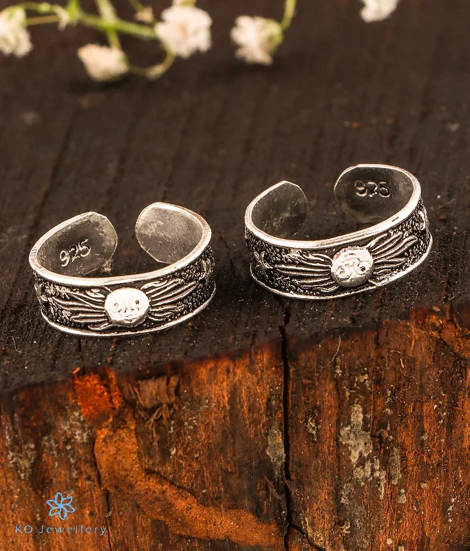 ladies-diamond-halo-rings-The Damya Silver Toe-Rings