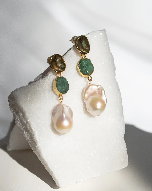 ladies-ethnic-gold-earrings-May | Emerald Birthstones x Pearls Earrings