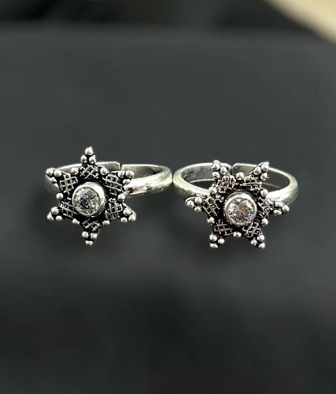 ladies-elegant-platinum-rings-The Kriti Silver Gemstone Toe-Rings