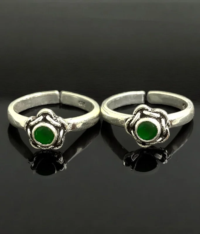 ladies-elegant-silver-rings-The Aakara Silver Gemstone Toe-Rings (Green)