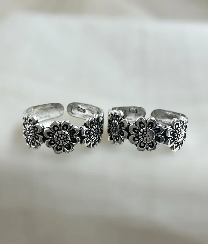 ladies-stackable-diamond-rings-The Sahaj Silver Toe-Rings