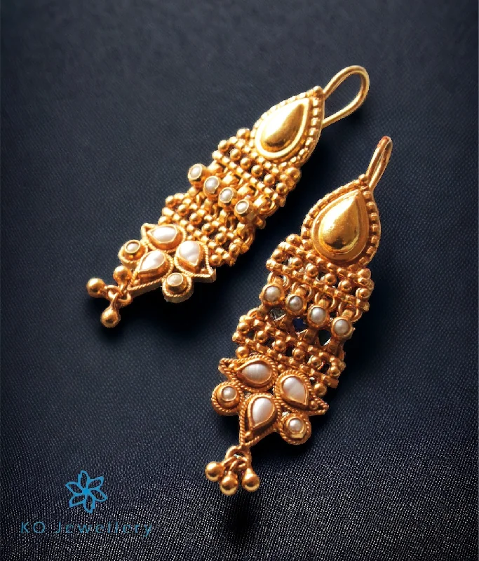 ladies-crystal-diamond-earrings-The Abir Silver Earrings(Pearl)