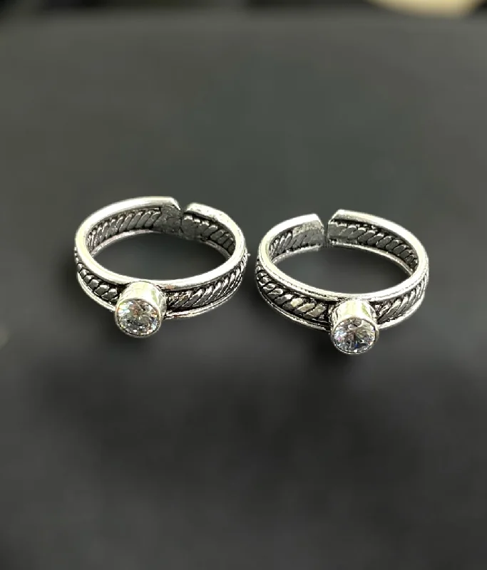 ladies-vintage-diamond-rings-The Pranav Gemstone Silver Toe-Rings