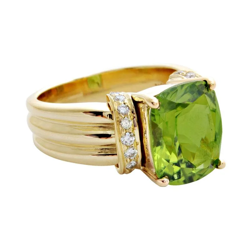 ladies-radiant-cut-emerald-rings-Ring-Peridot and Diamond  (1659N)