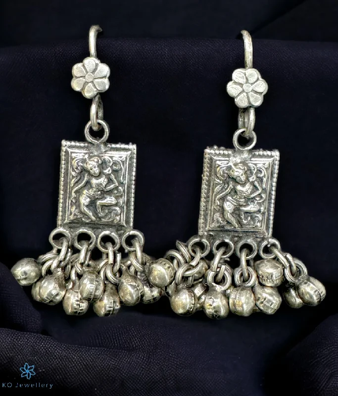 ladies-trendy-diamond-earrings-The Veda Silver Earrings