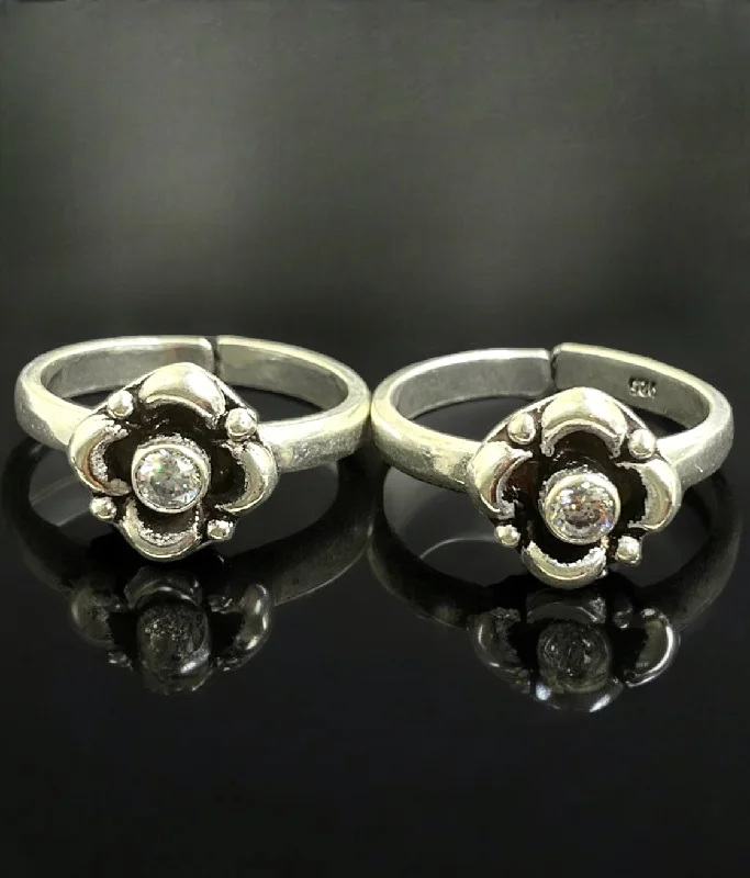 ladies-bridal-gold-rings-The Vismaya Silver Gemstone Toe-Rings