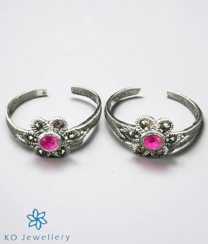 ladies-pear-cut-gold-rings-The Pushpam Silver Marcasite Toe-Rings (Pink)