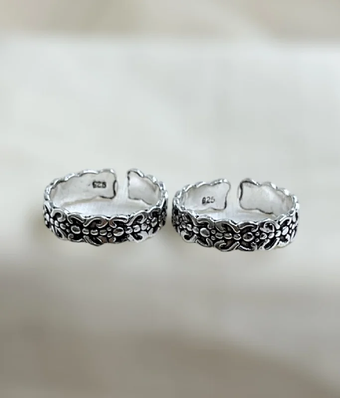 ladies-heart-diamond-rings-The Tejas Silver Toe-Rings