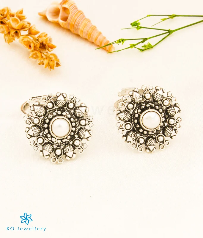 ladies-vintage-diamond-rings-The Udaya Silver Toe-Rings