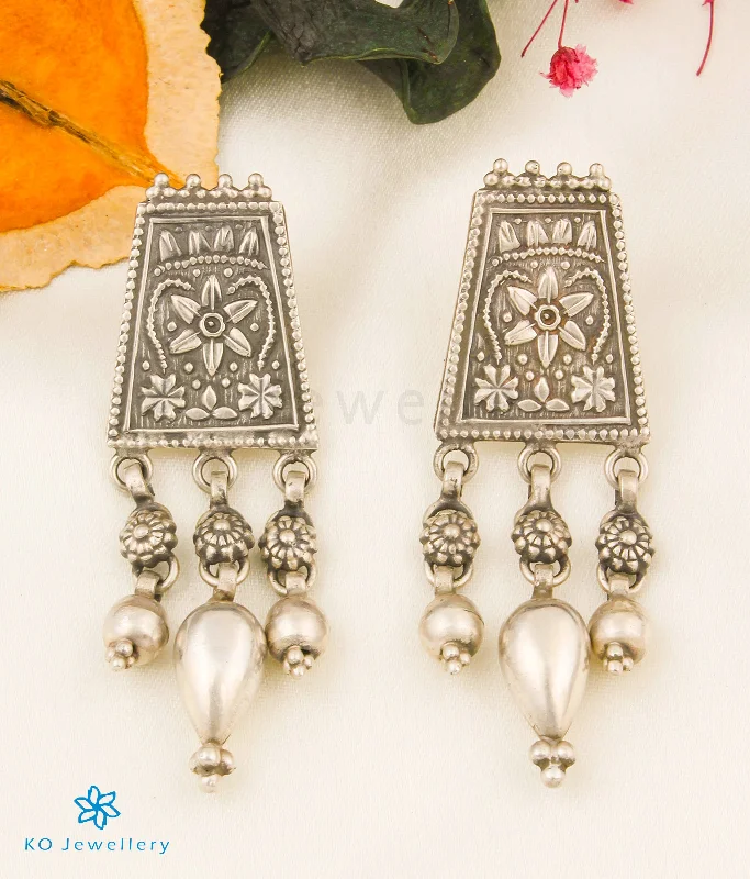 ladies-gold-silver-earrings-The Sthara Silver Earrings