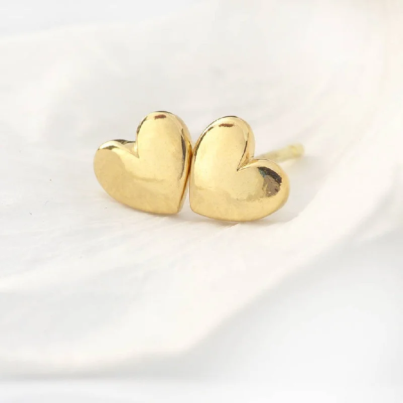 ladies-minimalist-gold-earrings-Heart Stud Earrings