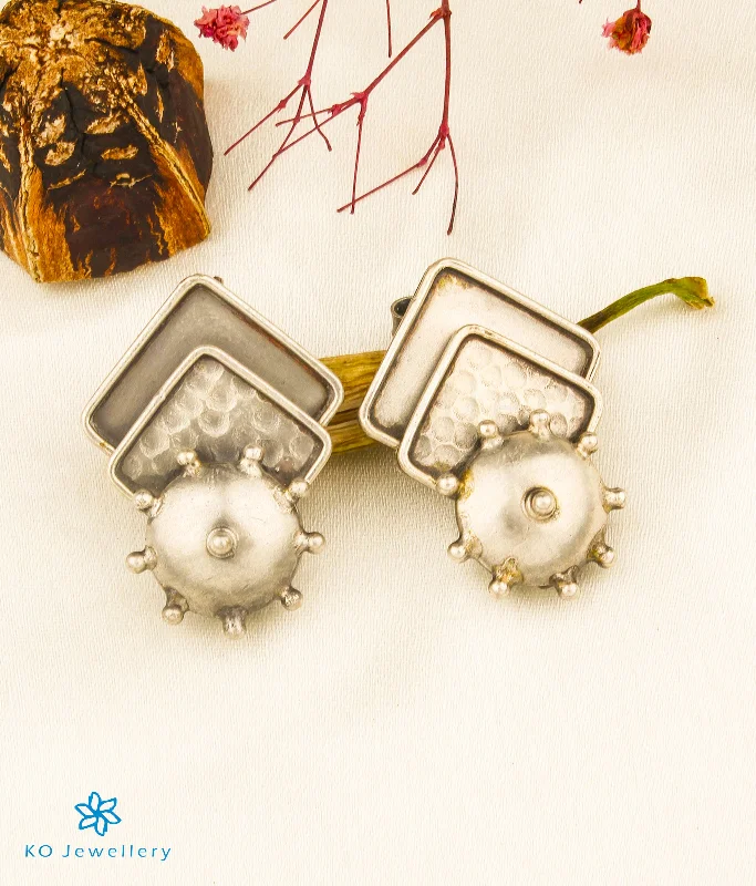 ladies-classic-dangle-earrings-The Pitaka Antique Silver Earrings