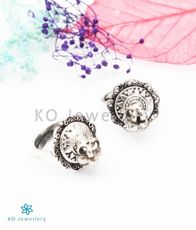 ladies-diamond-halo-rings-The Sampada Silver Toe-Rings